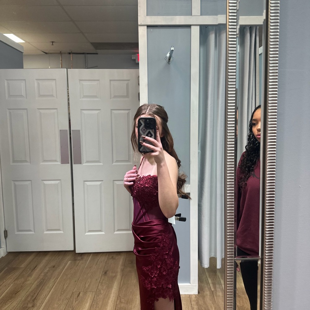 Elegant Burgundy Lace Evening Dress for Women